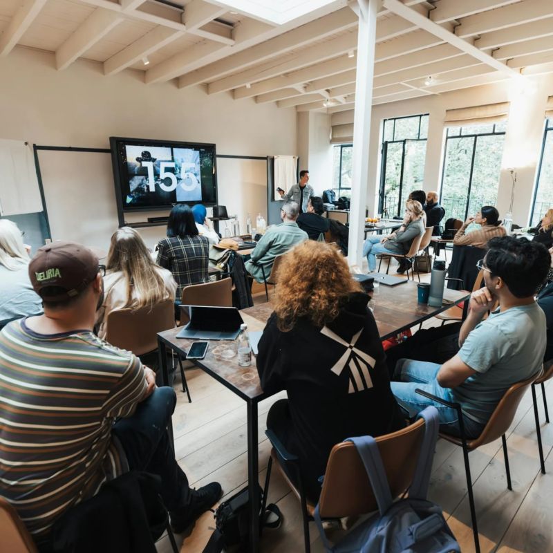 Seminar Künstliche Intelligenz – TeilnehmerInnen am Laptop